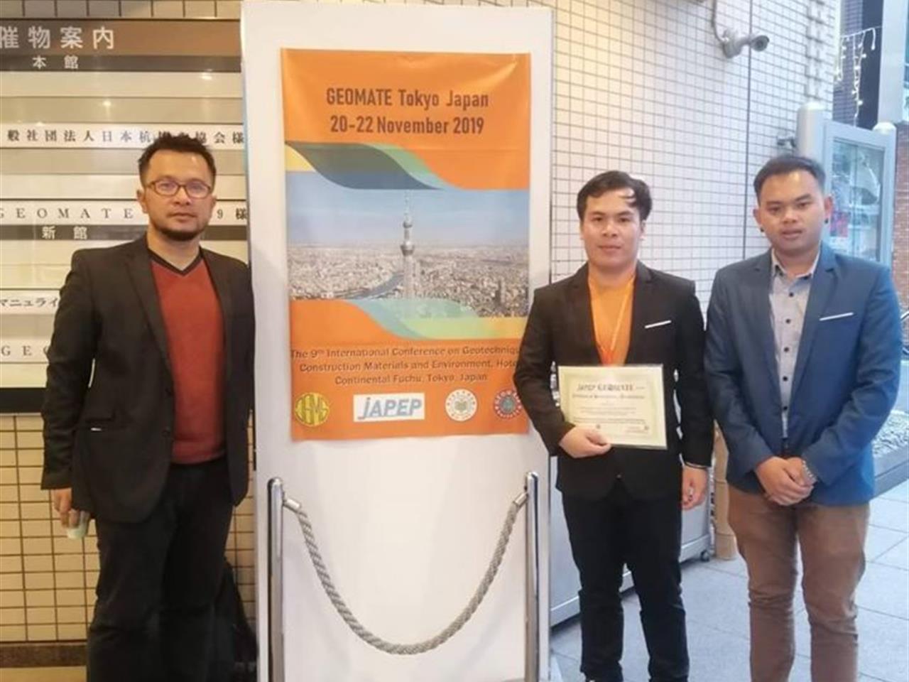 นิสิตระดับปริญญาโทสาขาวิศวกรรมโยธานำเสนอผลงานแบบบรรยายในงานประชุมวิชาการระดับนานาชาติ GEOMATE ครั้งที่ 9 ณ กรุงโตเกียว ประเทศญี่ปุ่น